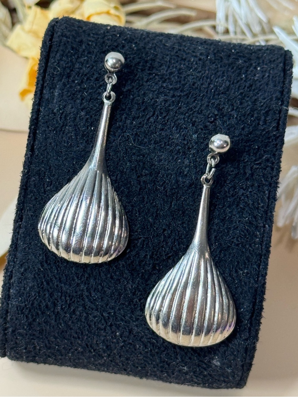 Vintage Silver Tone Ribbed Teardrop Dangle Pierced Earrings